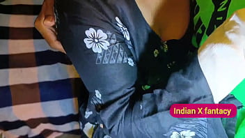 Preview 1 of Xxx Video Hd 2018 Bf Bcoter - Xxx मालिक ने नौकारानी को कम करते समय अकेला पा कर चुदाई कर दी