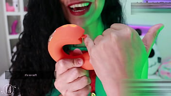 Preview 2 of 4 Mard - El mejor vibrador de punto G y licker de clitoris - UNBOXING HONEY PLAY BOX - AGATHA DOLLY
