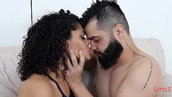Preview 1 of Sleeping Time Rape Sex - Essa MILF gosta mesmo de dar o cu,  d&aacute_ sem d&oacute_ e sem frescura at&eacute_ receber leite dentro - Little Devils #28 - Ela Hotwife