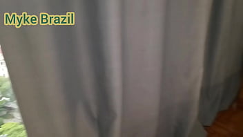 Preview 1 of Serial Actress Pooja Gaur Fuck - Myke Brazil vai visitar sua amiga Debora Fire para se despedir antes de viajar rolou um clima e ele deu rola de presente de Ano novo para ela