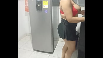 Preview 3 of Lena Paul Public Pick Up - Mi esposa me cocina salchichas y hallacas porque tengo mucha hambre y mientras vez como esta desnuda le encanta cocinar as&iacute_ t&uacute_ esposa es as&iacute_,  cocina desnuda??