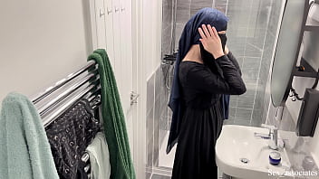 Preview 1 of Sunnyleone Brown Sifa - OMG! I didn&#039_t know arab girls do that. I caught a Muslim arab girl in hijab masturbating in the shower.