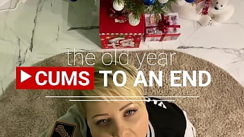 Preview 1 of Desi Mumme - Merry XXX-ristmas and Happy New Blowjob