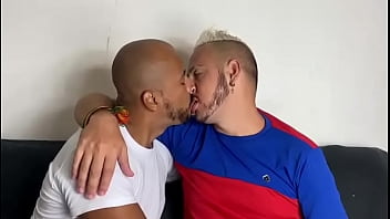 Preview 1 of My Family Pic - beijao gostoso entre machos latinos