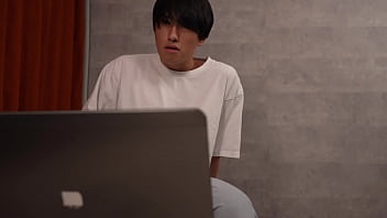 Preview 1 of Fhather Sex Beutiful - 熟女AVを見てるのがバレたら　白木優子