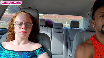 Preview 2 of Gand Arwai - menina safada n&atilde_o aguenta ver carro e cair de boca na rola do cara marcio baiano