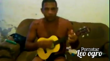 Preview 2 of Fat Aunty Pussy Eating - Esquentando a garganta para carnaval 2023 no Rio de Janeiro Brasil