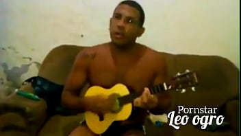 Preview 1 of Fat Aunty Pussy Eating - Esquentando a garganta para carnaval 2023 no Rio de Janeiro Brasil