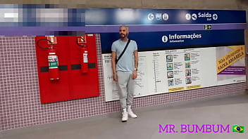Preview 1 of Xxx Putula - MACHO SAFADO SE EXITA NA ESTA&Ccedil_&Atilde_O DE METR0 E SE ALIVIA COM A PUTA OFERECIDA ( COMPLETO NO RED E SUBSCRI&Ccedil_&Atilde_O)