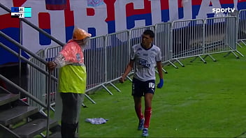 Preview 2 of T Ln Xinh - PULGA FUDENDO BOTAFOGO E CAULY GOSANDO NO GOL