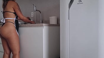 Preview 1 of Penis Fitish - Look at this maid who came to clean my apartment!!!