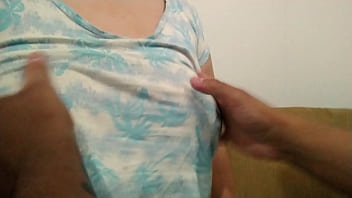 Preview 2 of Bf Video 30 Sal - TETONA LE GUSTA QUE SE LAS CHUPE  Y LE DE MASAJE