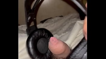 Preview 1 of So Young Xxxvedioz - Cumshot in my headphones