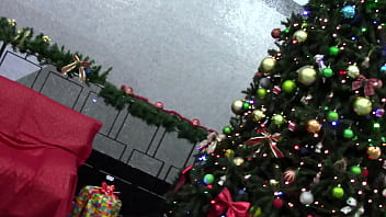 Preview 1 of Nude Public Pissing - Natal chegou minha mulher fez surpresinha ela maravilhosa gostei tanto transamos gostoso e NATAL vamos comemorar - THAIS GOMES - LEO SKULL