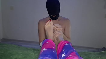 Preview 3 of Sexy Video Marwadi Hd Mein - Foot massage before bed. Masked slave gives Dominatrix Nika a foot massage. Sensual massage for beautiful legs with red nails.