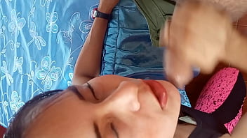 Preview 2 of Mommy Fuck While Phone Going - La linda vecina hace ejercicios en la zona com&uacute_n y le ofrezco dinero a cambio de follarmela con ese gran culo qu&eacute_ tiene