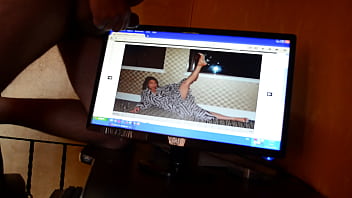 Preview 3 of Assian Sex Pron Ago - GAROTA TIRANDO CALCINHA QUE ESTAVA ENROLADA NA BUCETA
