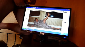 Preview 1 of Assian Sex Pron Ago - GAROTA TIRANDO CALCINHA QUE ESTAVA ENROLADA NA BUCETA