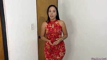 Preview 1 of Thai Facefuck Training - El Regalo de Cumplea&ntilde_os para Mi Madrastra es un Bikini peque&ntilde_o para ir a la playa