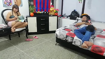 Preview 1 of Xxxww Xxw - estaba viendo mi revista favorita y mi hermanastro busca la manera de poder follar mi co&ntilde_o