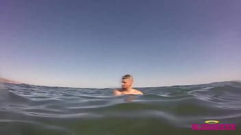 Preview 3 of Virgin Girl Fucks First Time Bbc - Straight male playing on the beach - Payo Pro