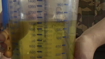 Preview 2 of Esxxx Vido Hd - The Dragonady let her drink 1L of her piss