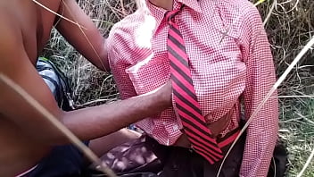 Preview 1 of Xnxmxx - Desi indian school girlfriend boyfriend sex in jungle on Vacation