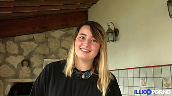 Preview 1 of Castin Dp - Davina,  belle coquine,  adore la sodomie sous la pluie