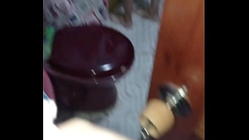 Preview 2 of Brazlian Sex - (EL FISG&Oacute_N)  me met&iacute_ en la casa de la empleada domestica y la espie mientras se ba&ntilde_aba,  y luego la coji en el ba&ntilde_o SIN COND&Oacute_N