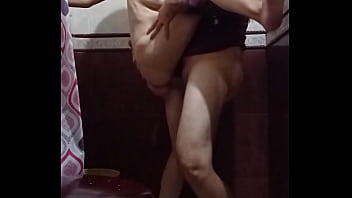 Preview 4 of Brazlian Sex - (EL FISG&Oacute_N)  me met&iacute_ en la casa de la empleada domestica y la espie mientras se ba&ntilde_aba,  y luego la coji en el ba&ntilde_o SIN COND&Oacute_N