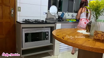 Preview 1 of Small Girlas - Toda vez que preciso limpar minha casa,  chamo essa empregada,  fico com tes&atilde_o quando vejo ela,  a bunda dela &eacute_ uma del&iacute_cia