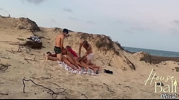 Preview 3 of Fantesy Sex - Fui &agrave_ praia com meu mano Dluquinha e encontramos a Pitchusca e a Dbabygirl1