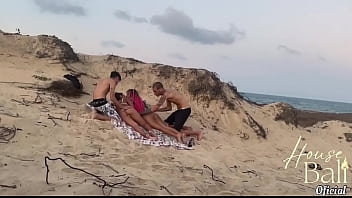 Preview 1 of Fantesy Sex - Fui &agrave_ praia com meu mano Dluquinha e encontramos a Pitchusca e a Dbabygirl1
