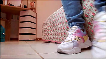 Preview 1 of Pakistani Moty Anty Xxx - Lotion on my feet and massage