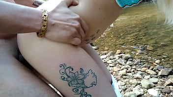 Preview 4 of Punjabi Girl Sexy Story Video - Pipe &amp_ Baise rapide au bord d&#039_une cascade de Colombie lors d&#039_une excurtion,  on se fait presque surprendre !