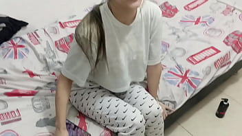 Preview 1 of New Wwxxmp3 Dog 2018 - la cachonda de mi hermanastra le es infiel a su novio y le gusta q se corran en ella (parte 1)