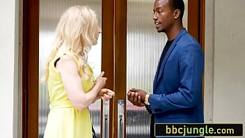 Preview 1 of Dese Xxx Hd Video Porn - Angry Black Dude Goes To Fuck His Boss&#039_ Hot Mature Wife