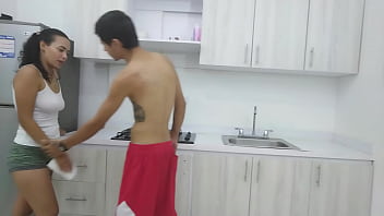 Preview 1 of Www Desi Village Sex Xnxx Com - ME FOLLO A MI CU&Ntilde_ADO EN LA COCINA,  ES MUCHO MEJOR QUE SU HERMANASTRO
