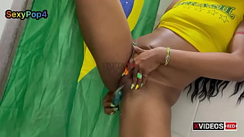 Preview 2 of Seachca Dagde - Tocando siririca esguichei na c&acirc_mera com punheta guiada