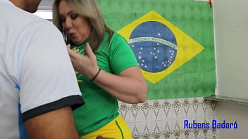 Preview 2 of 6 Nu - Vov&oacute_ torcedora brasileira chora na pica do argentino