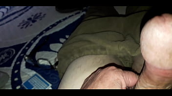 Preview 2 of Cxyvhvdgjbfhbgv Hfx - Otra corrida de pello,  en la cama deslechando el cabezon..