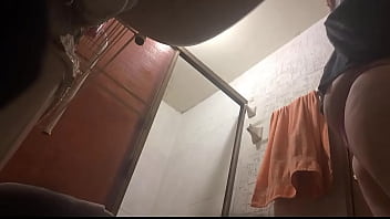 Preview 3 of Only Bangladesh Xxxbf - Espiando a mama en la ducha parte 1