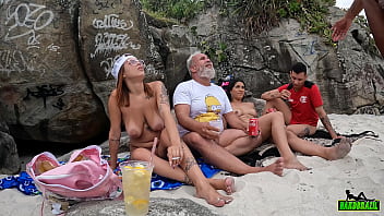 Preview 3 of Pink Bj - Uma galera bem descontraida na praia naturista de Abric&oacute_ no Rio de Janeiro