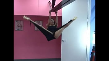 Preview 1 of Yuo Jizz Tube Vedeo - Cute masturbating young flexible gymnast asian puts on a sexy nude floor show
