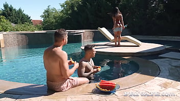 Preview 2 of Chubby Flashing Pussy - Sara Diamante,  a Wild Debut