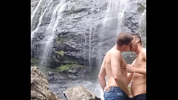 Preview 1 of Macy Joi - TRANSANDO COM O MARIDO NO PELO NAS TRILHAS DA CACHOEIRA EM P&Uacute_BLICO (COMPLETO NO RED)