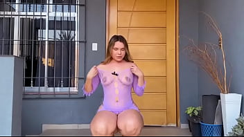Preview 2 of Bit Ass Oil - Exibindo sensualidade com vestido curto