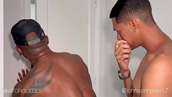 Preview 3 of Xnxx Dede - Neg&atilde_o Pirocudo levando rola do novinho enquanto Assisti o jogo do Brasil copa do mundo bareback  Johnsonnoviin17  Ric Carioca    Juninho Oficial