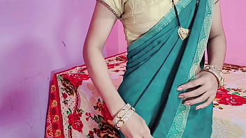 Preview 1 of Kenida Sex - प्यारी भाभी क्या साड़ी में कमाल की लगती है ऐसा लगता है की भाभी को चोद दू