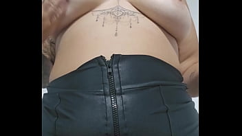 Preview 1 of Teens Fucking Blowjob - Quero algu&eacute_m que me d&ecirc_ tap&atilde_o nos peitos desse jeito,  sinto muito tes&atilde_o